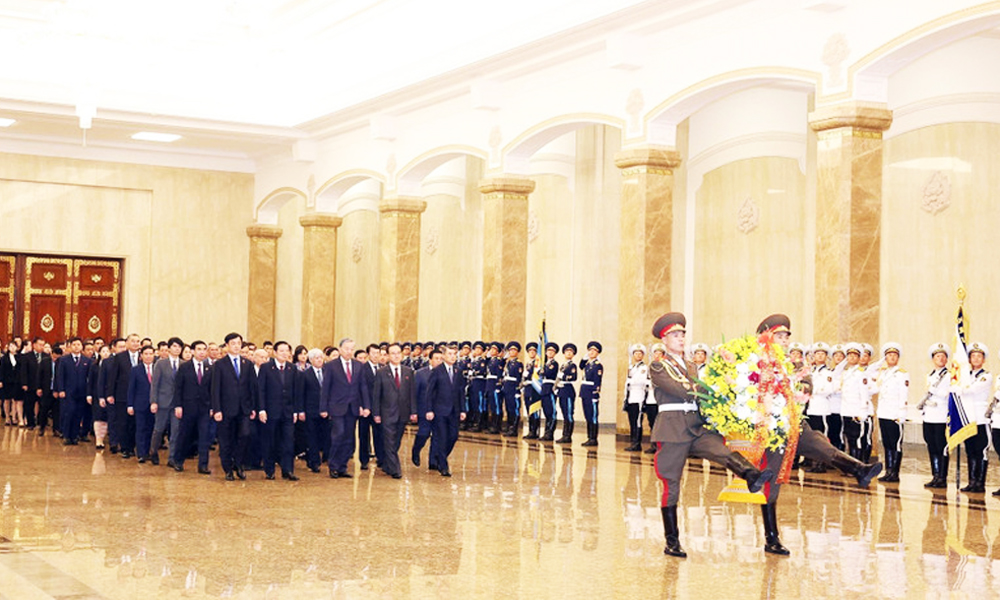  Tổng Bí thư Tô Lâm đặt hoa tưởng nhớ Chủ tịch Kim Nhật Thành và Tổng Bí thư Kim Jong-il